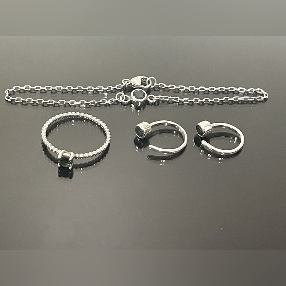 Set of silver Ring, Earings and Bracelet with Natural Sapphire - Picture 2 of 2